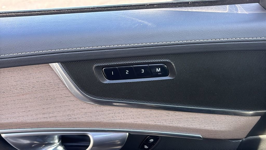 2025 Volvo Xc90 B6 Plus