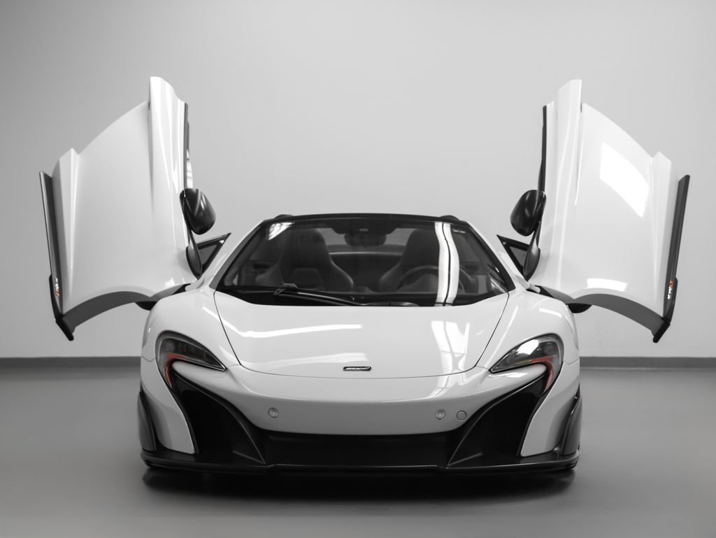 Used 2016 McLaren 675LT Spider photo 16