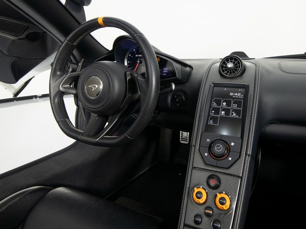 Used 2016 McLaren 675LT Spider photo 30