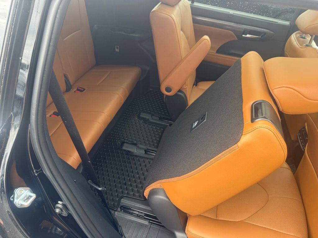 2025 Toyota Highlander Platinum