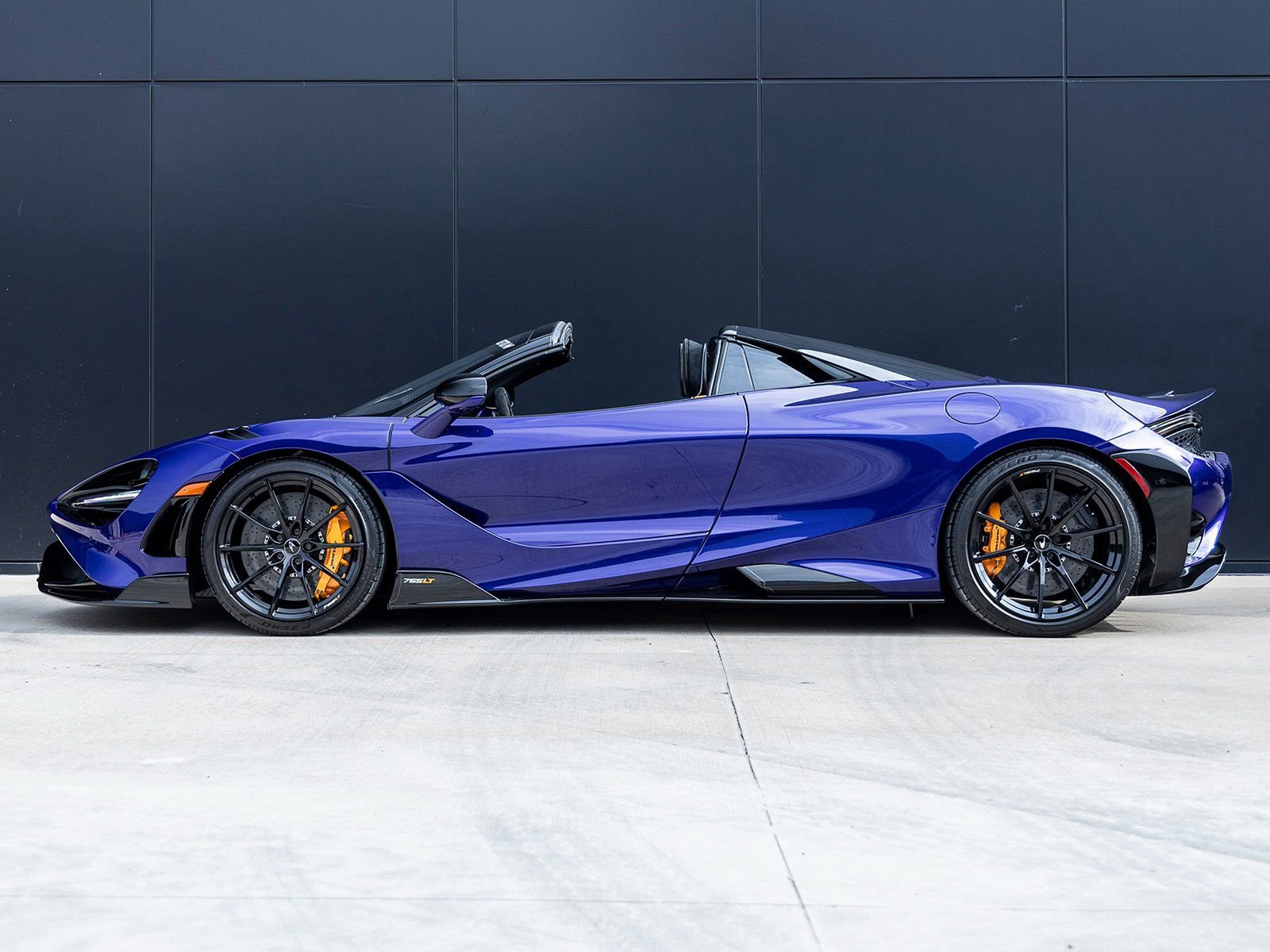 Used 2022 McLaren 765LT photo 12