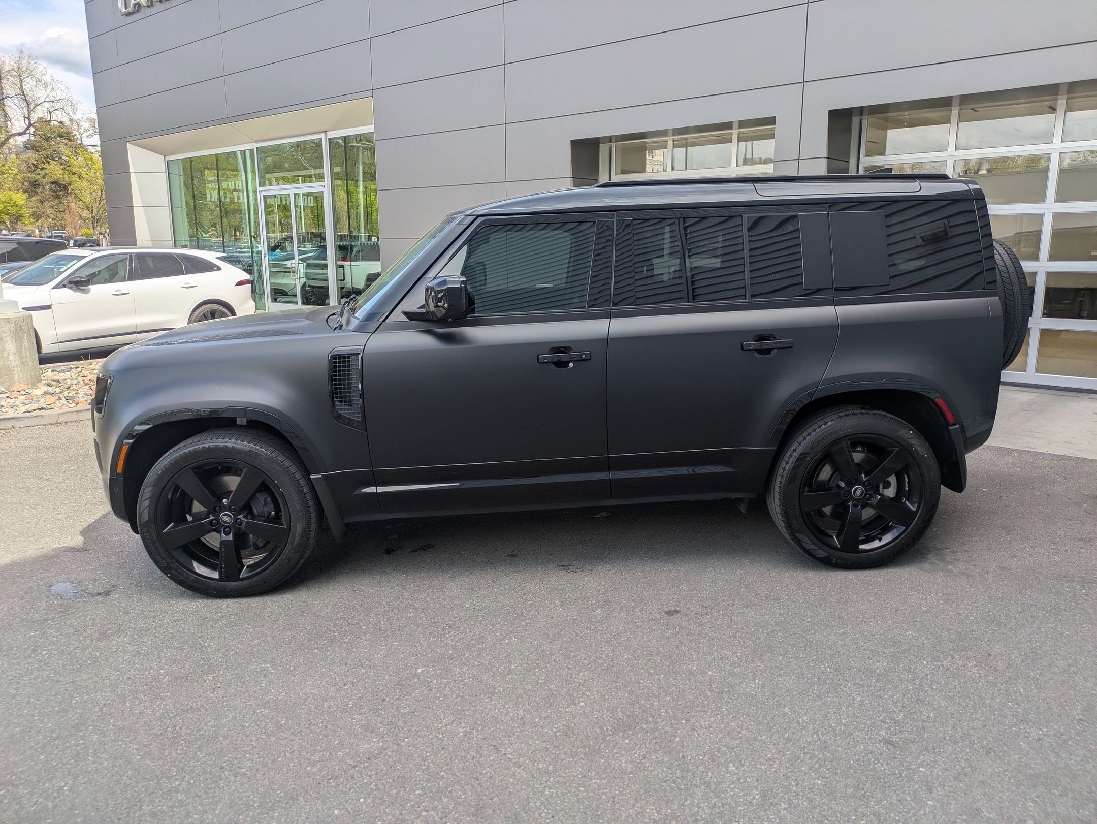 2025 Land Rover Defender 110 X-Dynamic SE