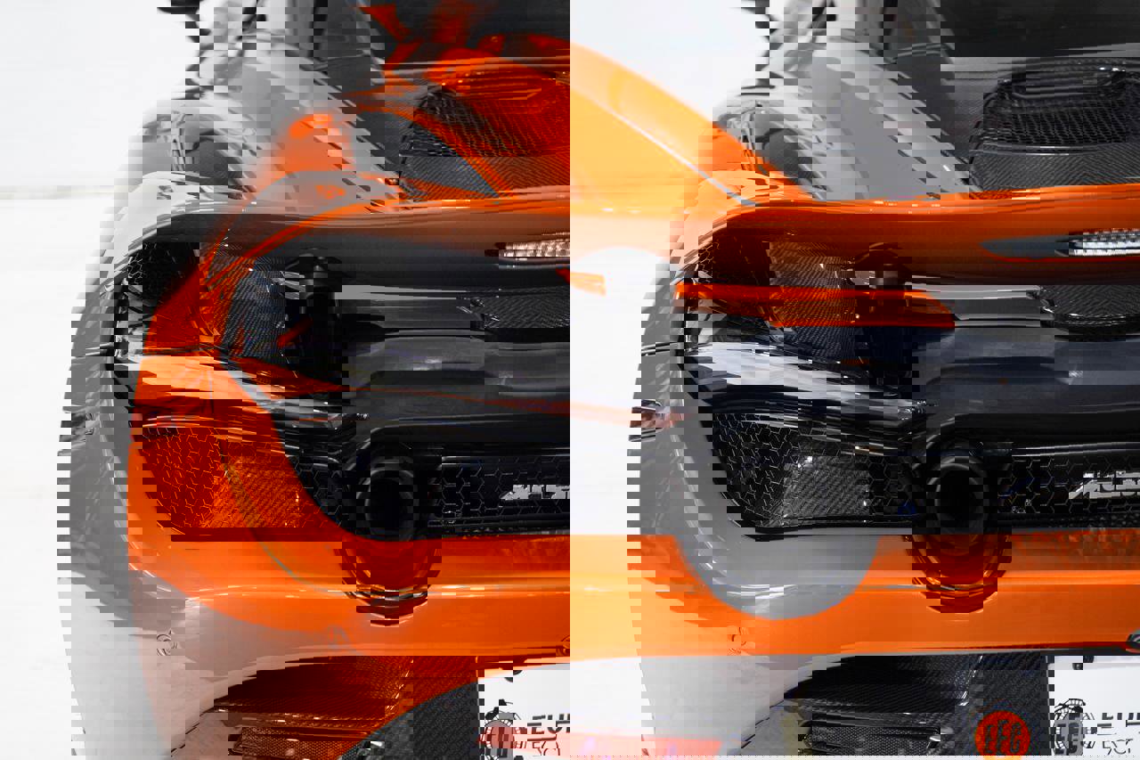 Used 2018 McLaren 720S Performance photo 38