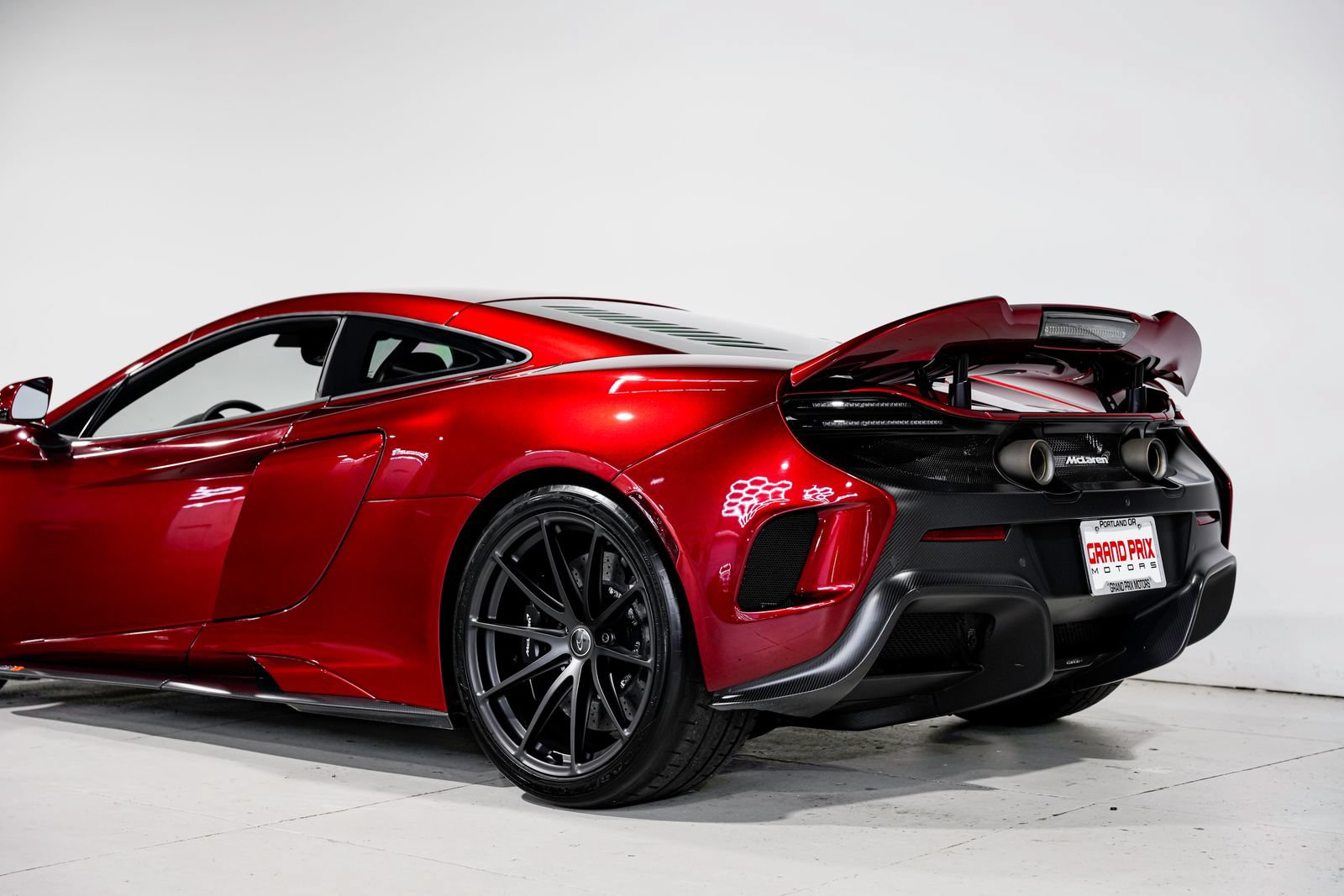 Used 2016 McLaren 675LT Coupe photo 29