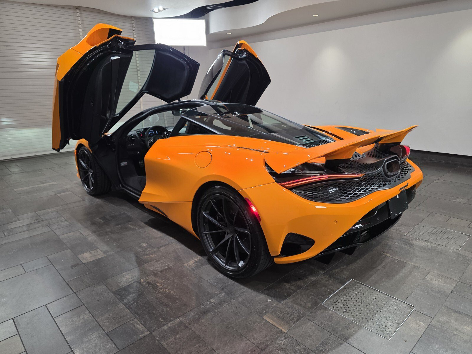 Used 2025 McLaren 750S photo 25