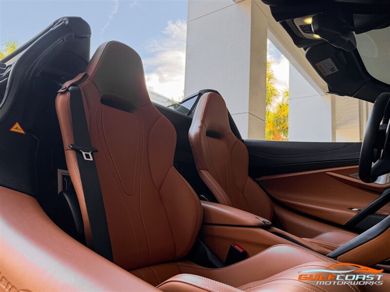 Used 2022 McLaren 720S Spider photo 32