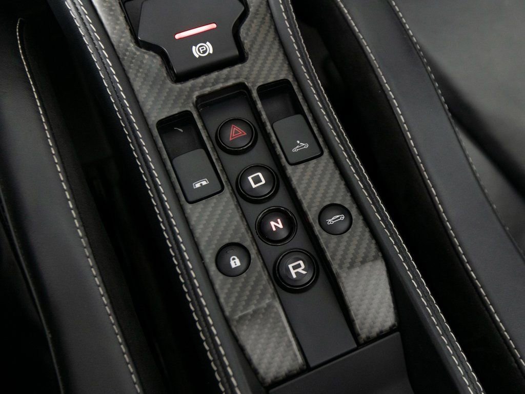 Used 2016 McLaren 675LT Spider photo 26