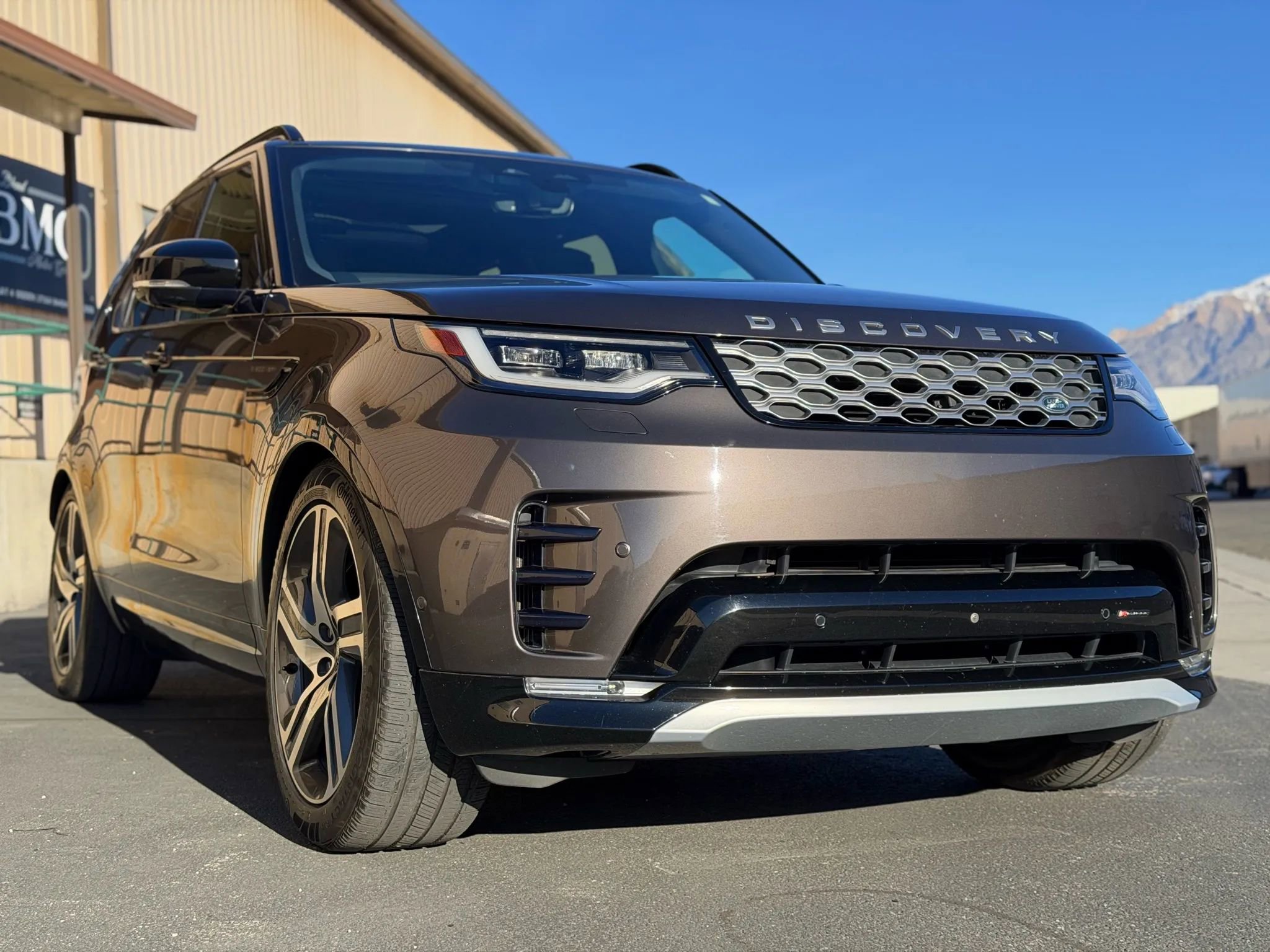 2023 Land Rover Discovery Metropolitan Edition