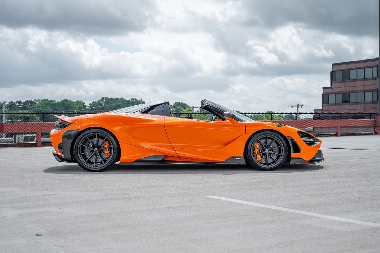 Used 2022 McLaren 765LT photo 9
