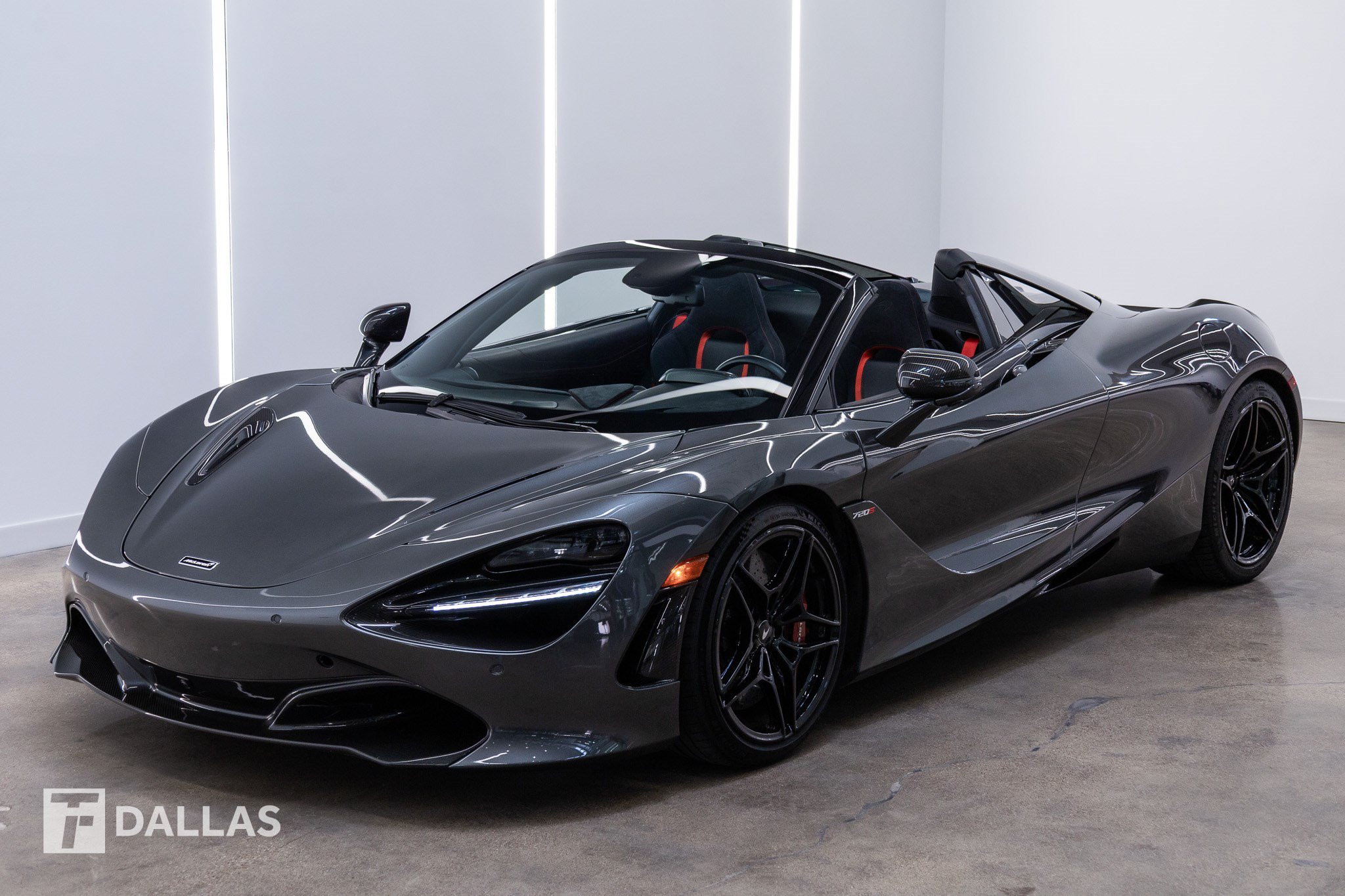 Used 2020 McLaren 720S Performance photo 2