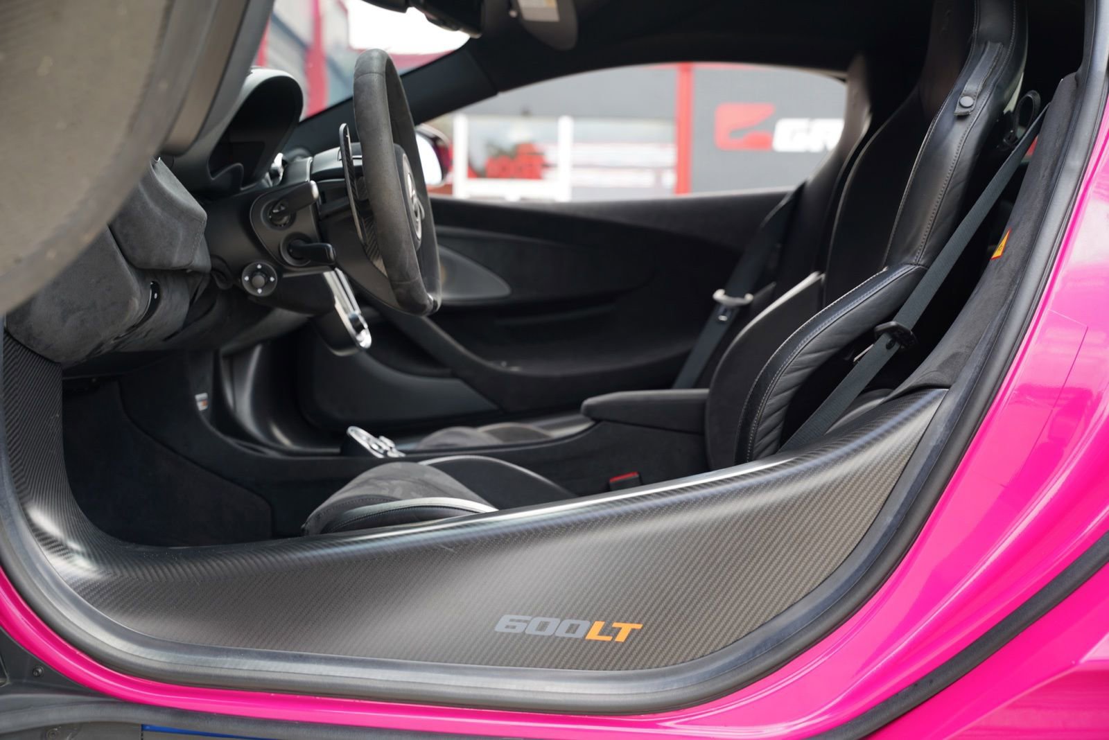 Used 2019 McLaren 600LT photo 17