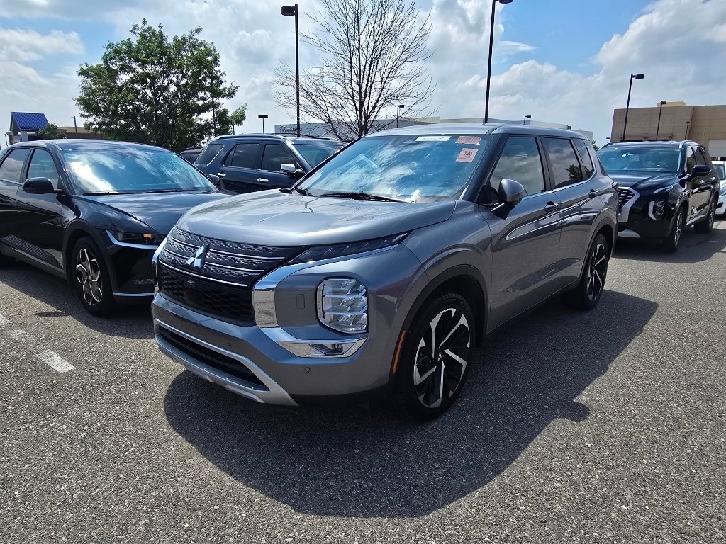 Used 2024 Mitsubishi Outlander SE
