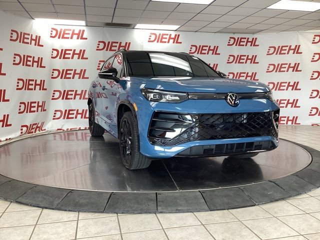 Used 2025 Volkswagen Tiguan SE R-Line