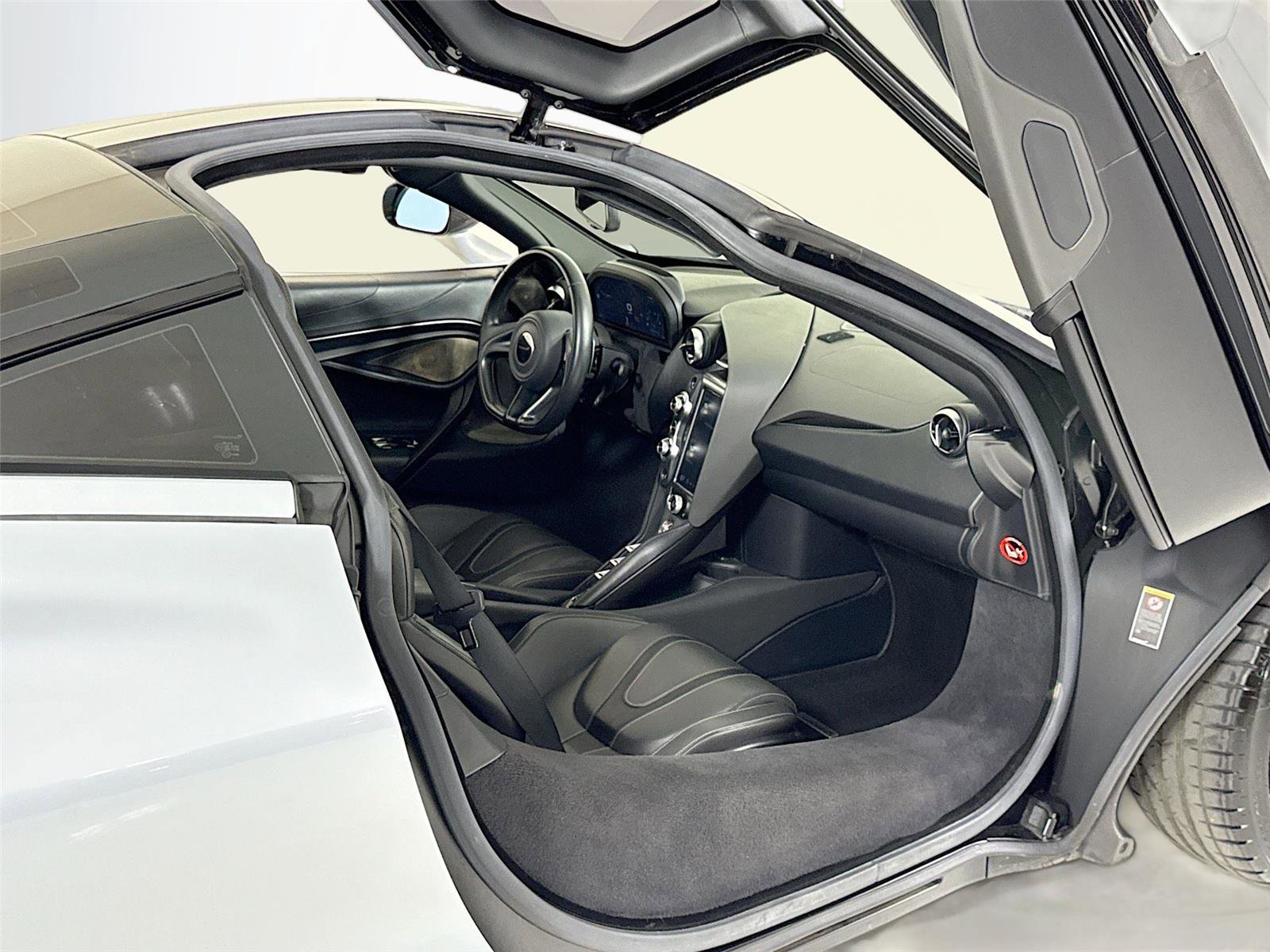 Used 2018 McLaren 720S photo 24