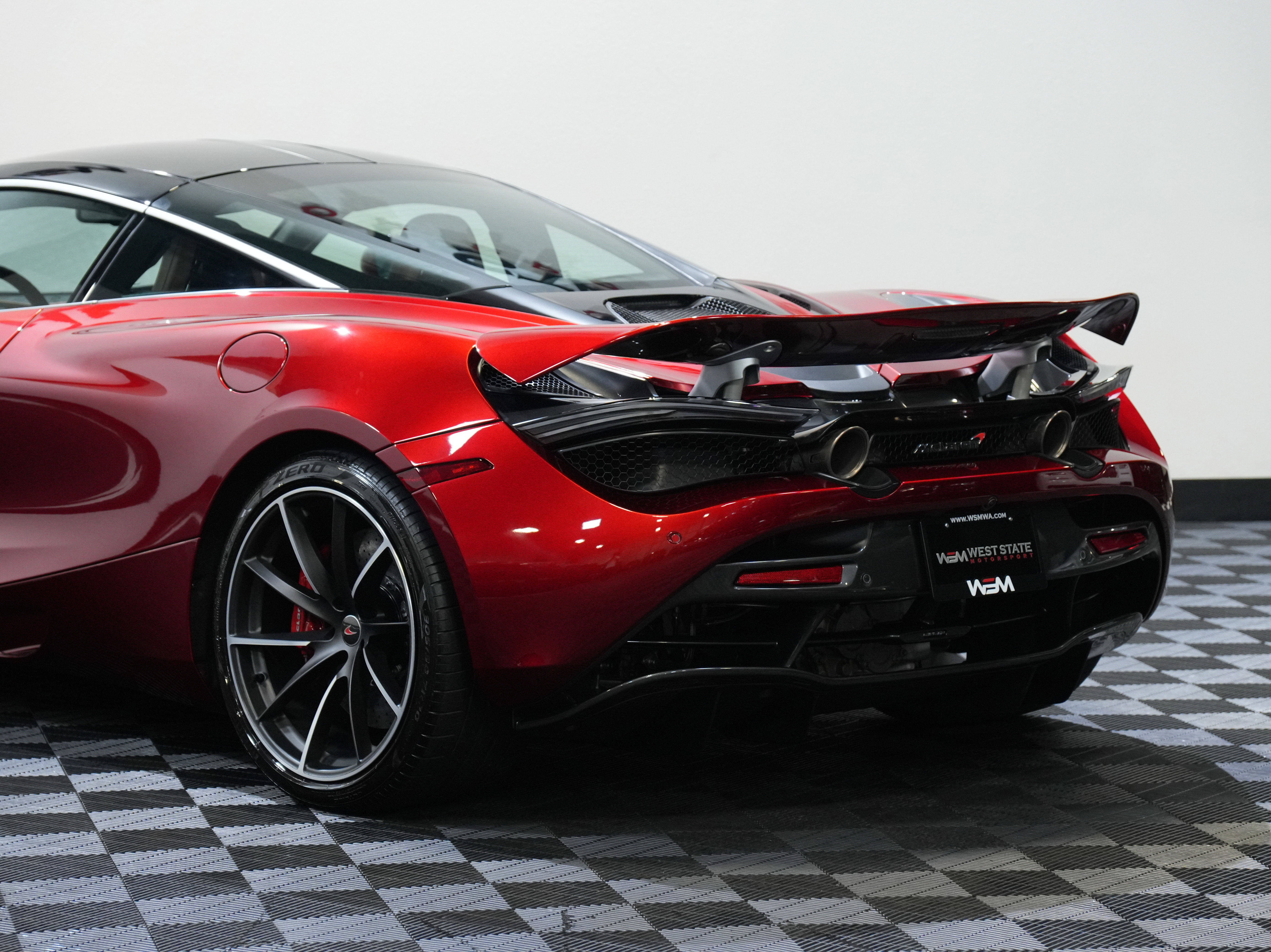 Used 2018 McLaren 720S photo 16