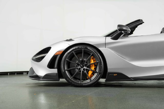 Used 2022 McLaren 765LT photo 12