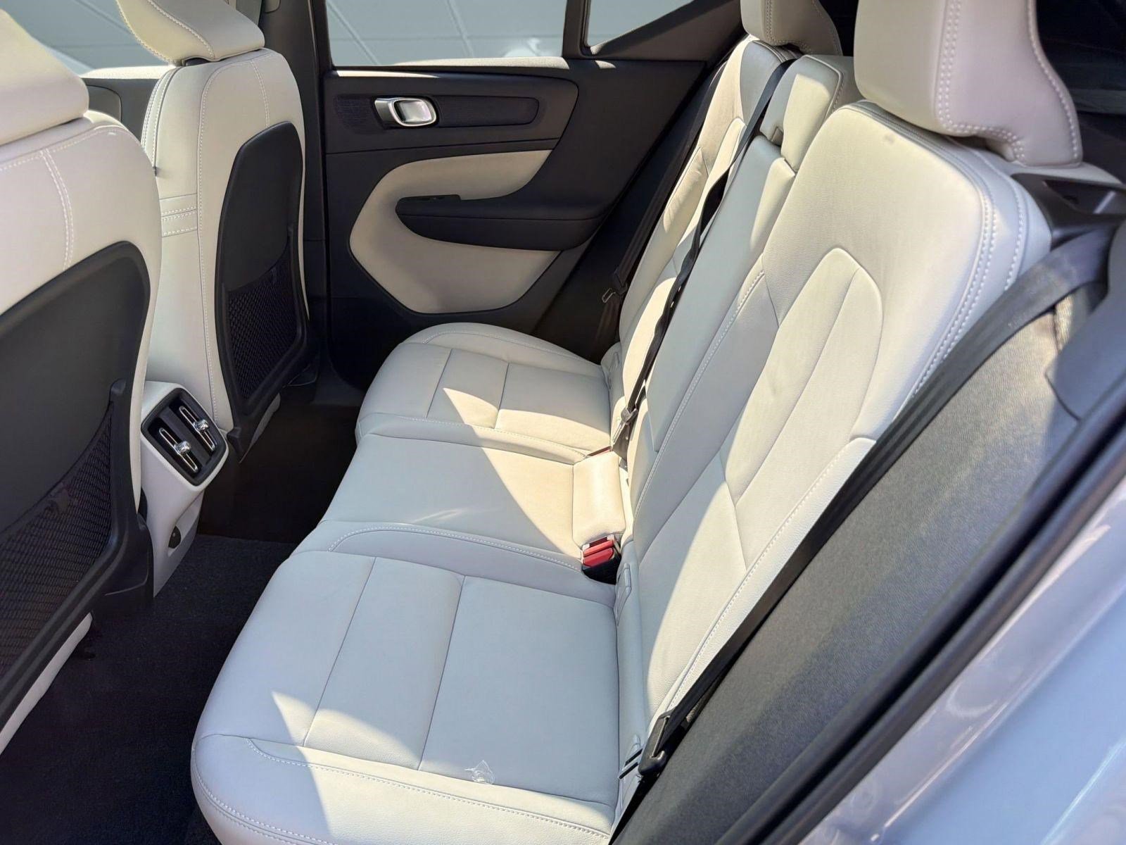 2026 Volvo Xc40 B5 Ultra