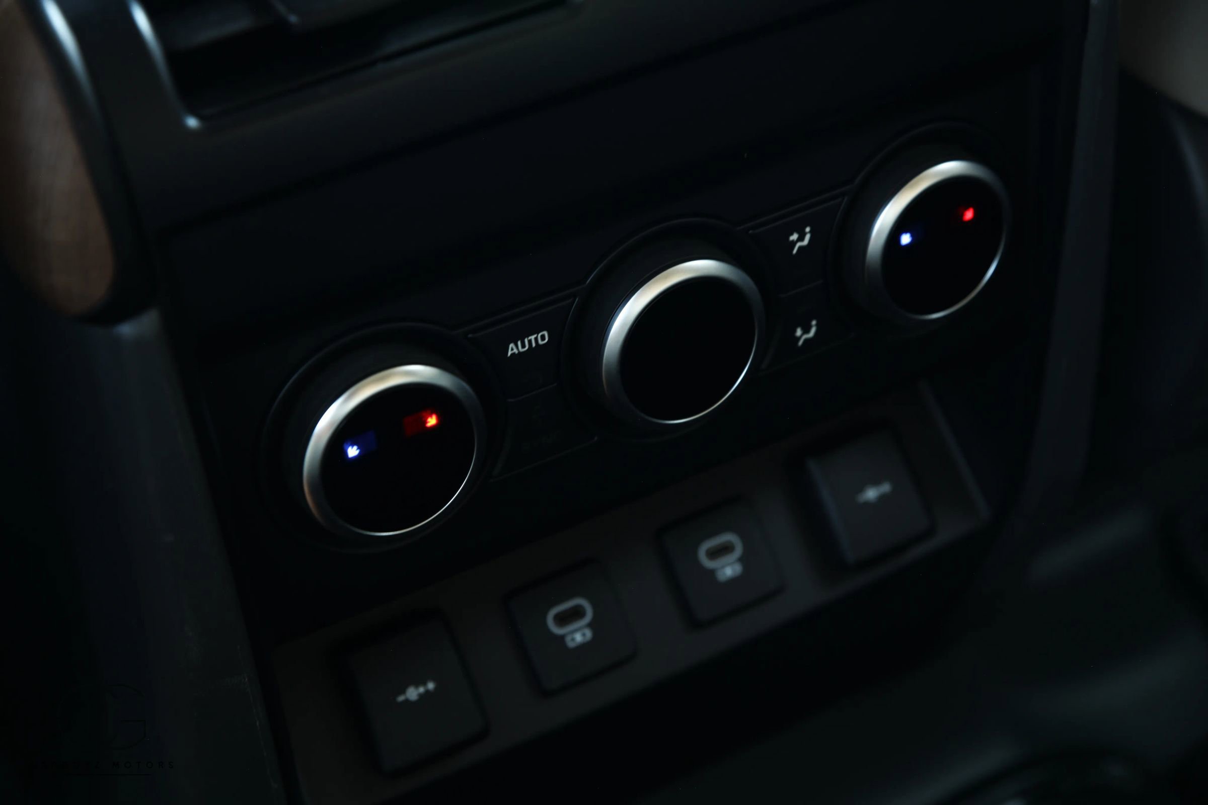 2021 Land Rover Defender 110 SE