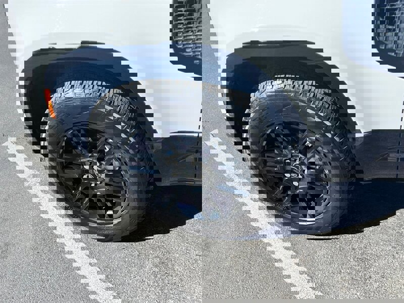 2023 Land Rover Defender 130 X-Dynamic SE