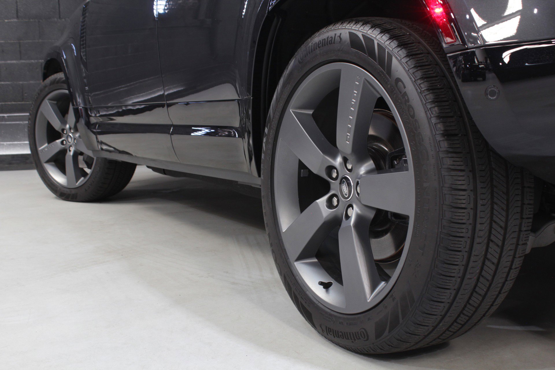 2025 Land Rover Defender 110 V8