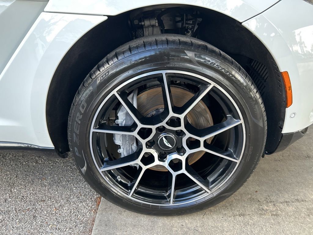 2021 Aston Martin DBX