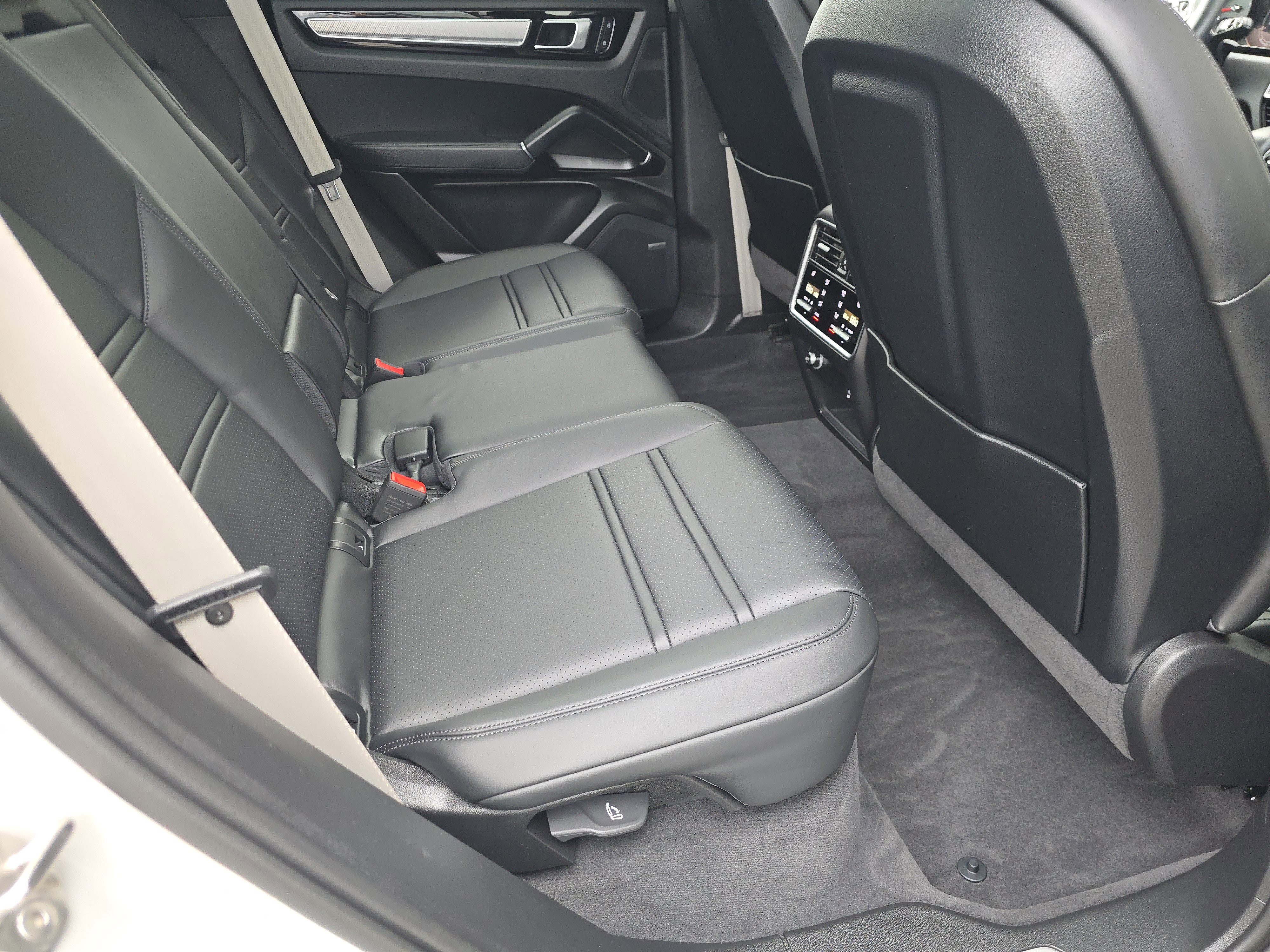 2023 Porsche Cayenne S Platinum