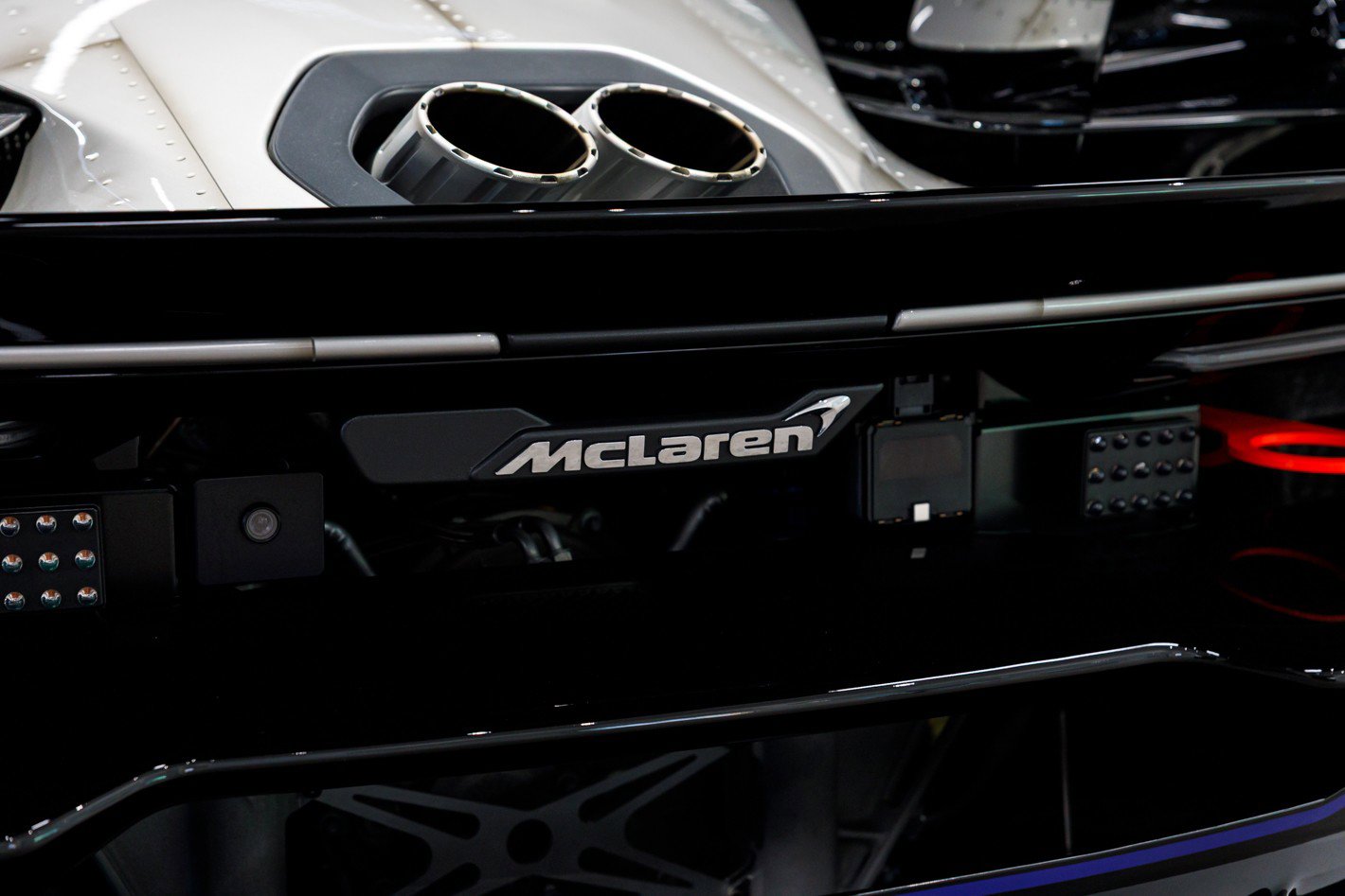 Used 2020 McLaren Senna photo 18