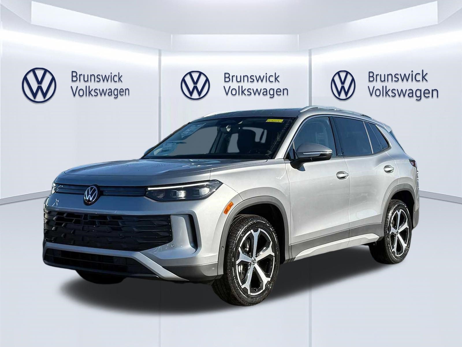 New 2026 Volkswagen Tiguan SE