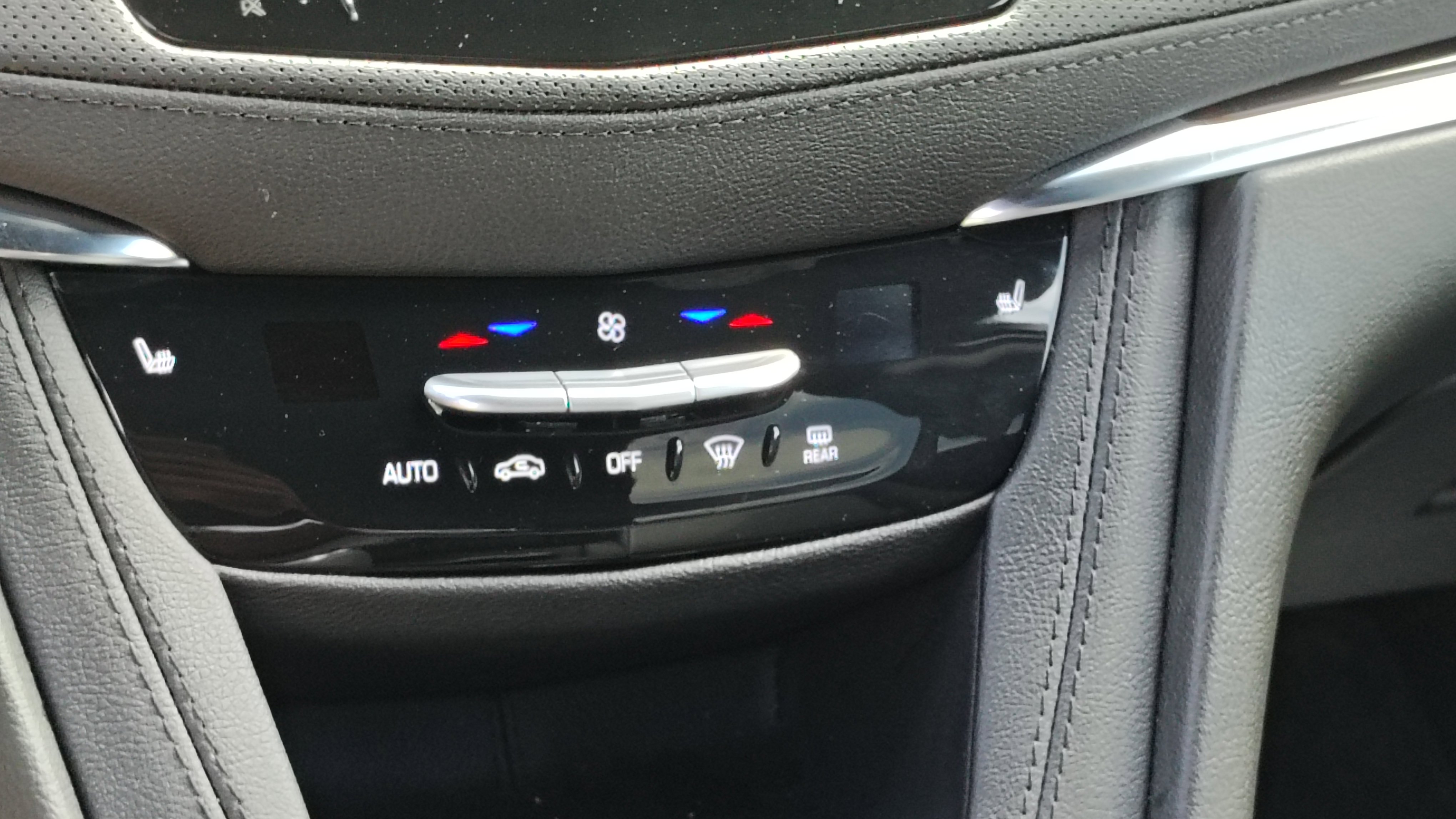 2025 Cadillac XT6 Luxury