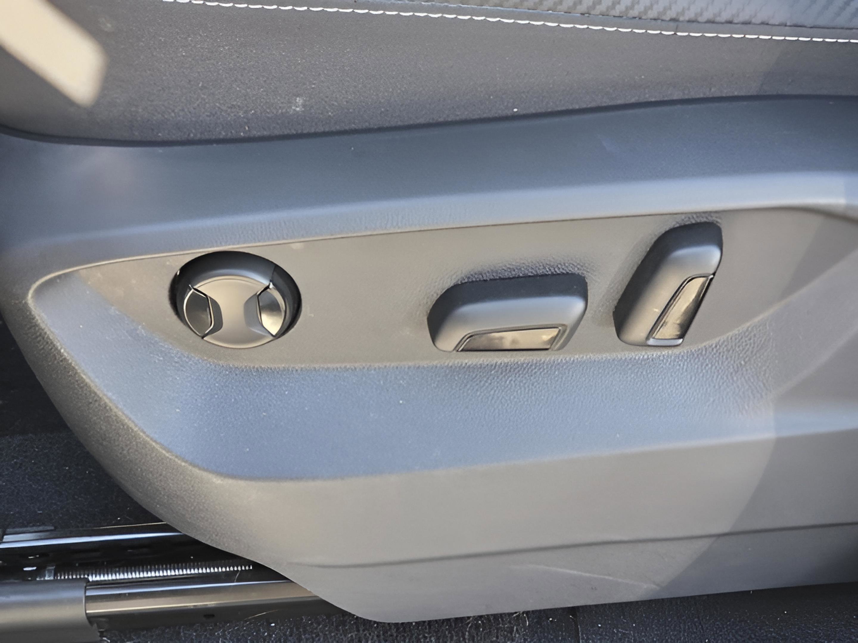 2023 Volkswagen Atlas Cross Sport SE