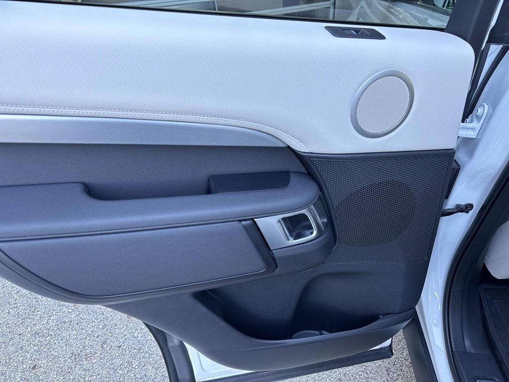 2025 Land Rover Discovery Dynamic SE