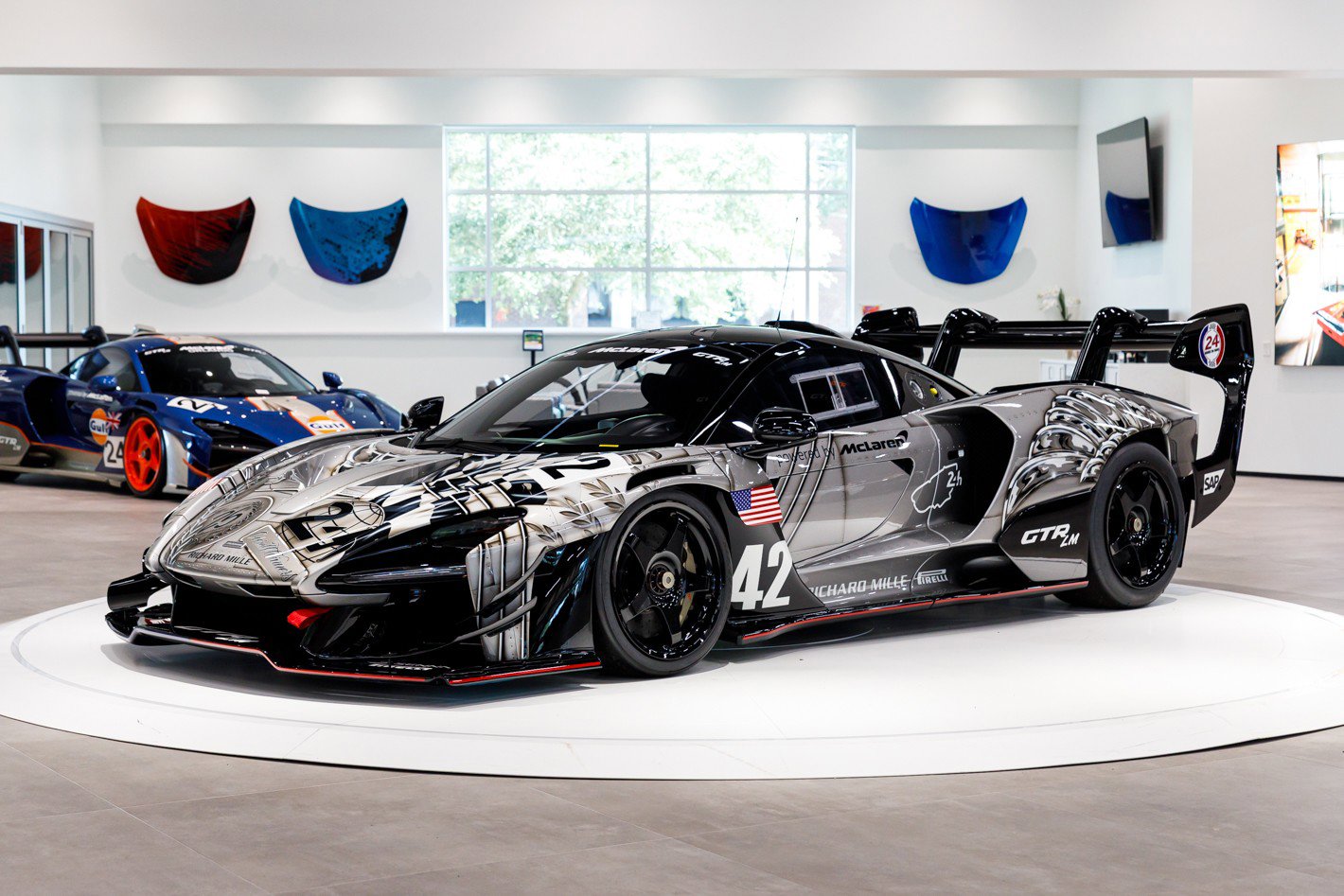 Used 2020 McLaren Senna photo 6
