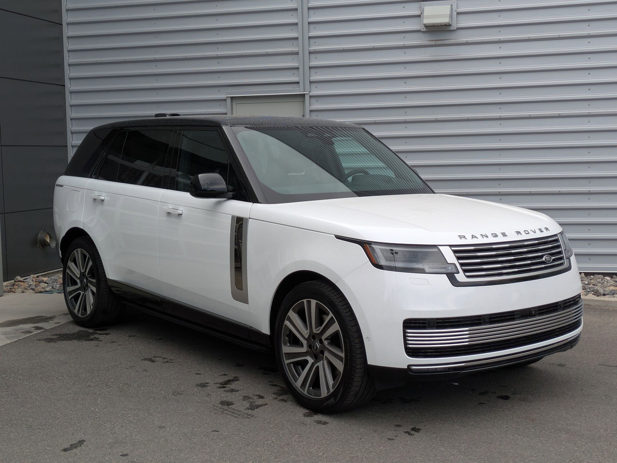 2025 Land Rover Range Rover SV