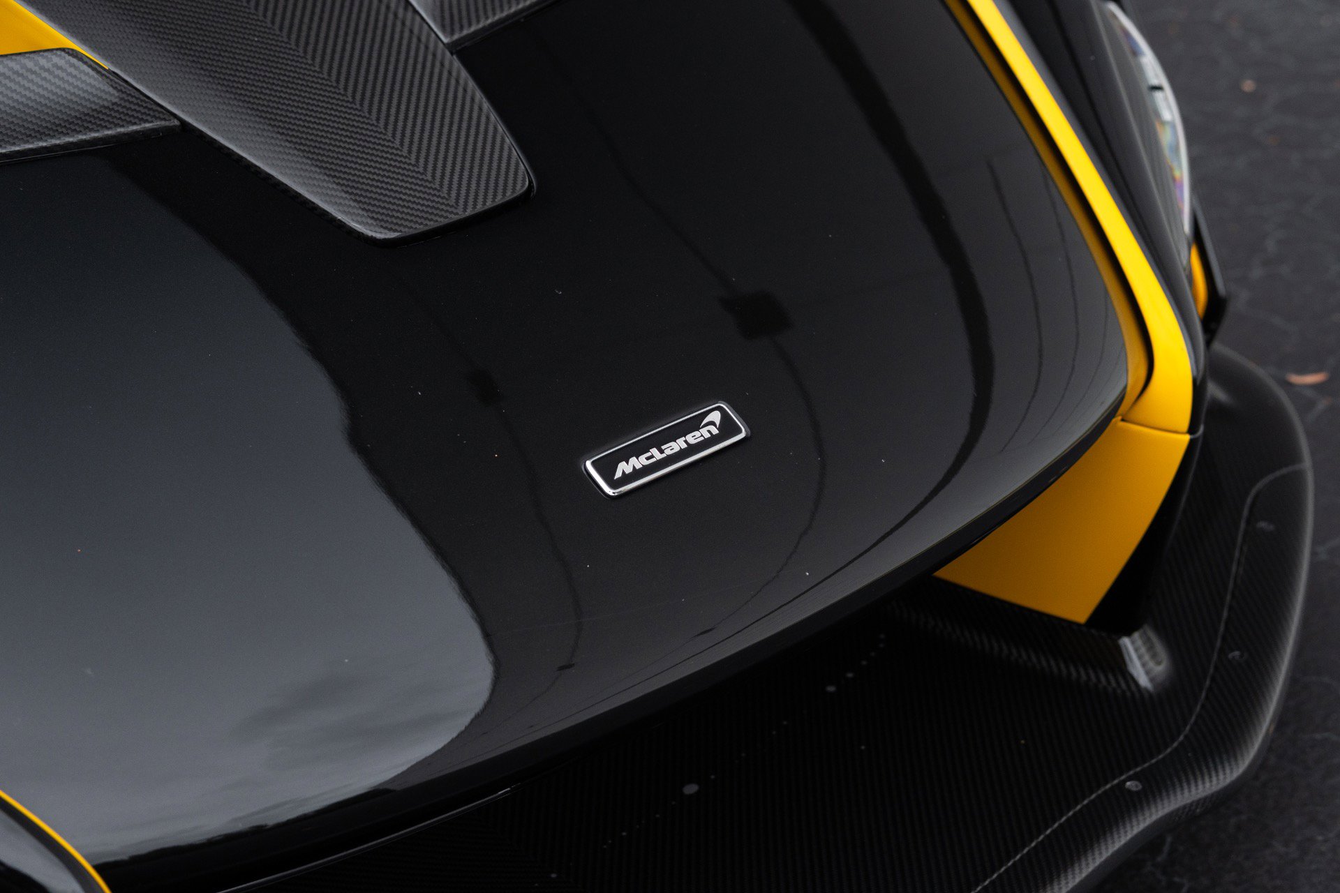 Used 2019 McLaren Senna photo 18