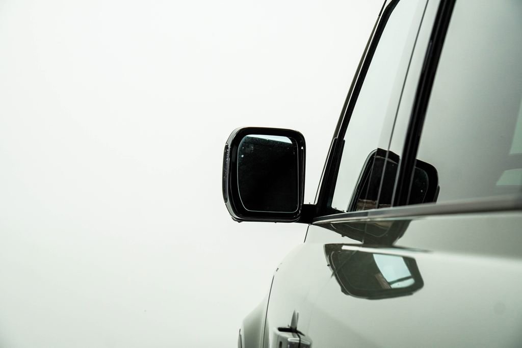 2025 Land Rover Defender 110 S