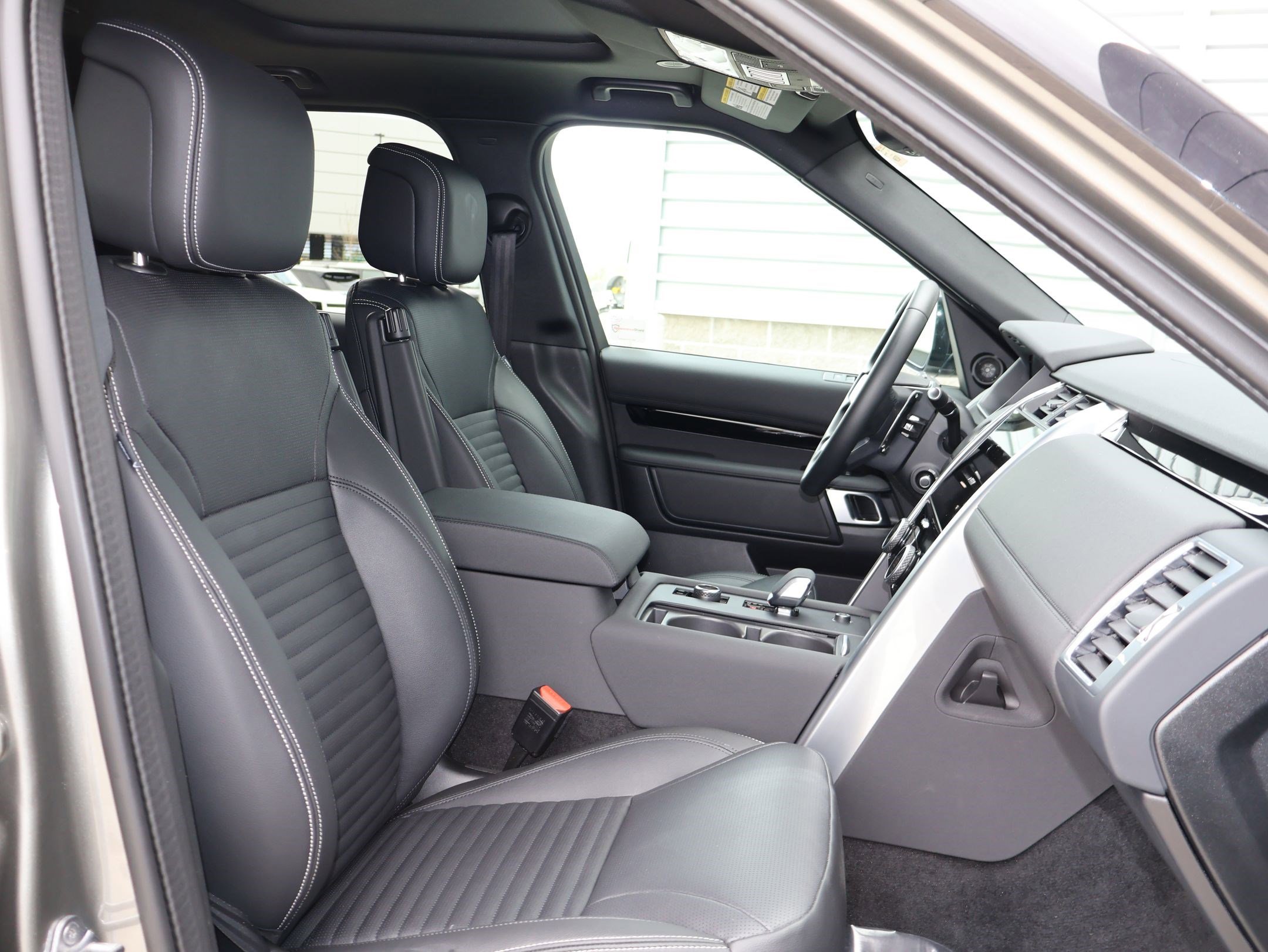 2025 Land Rover Discovery S