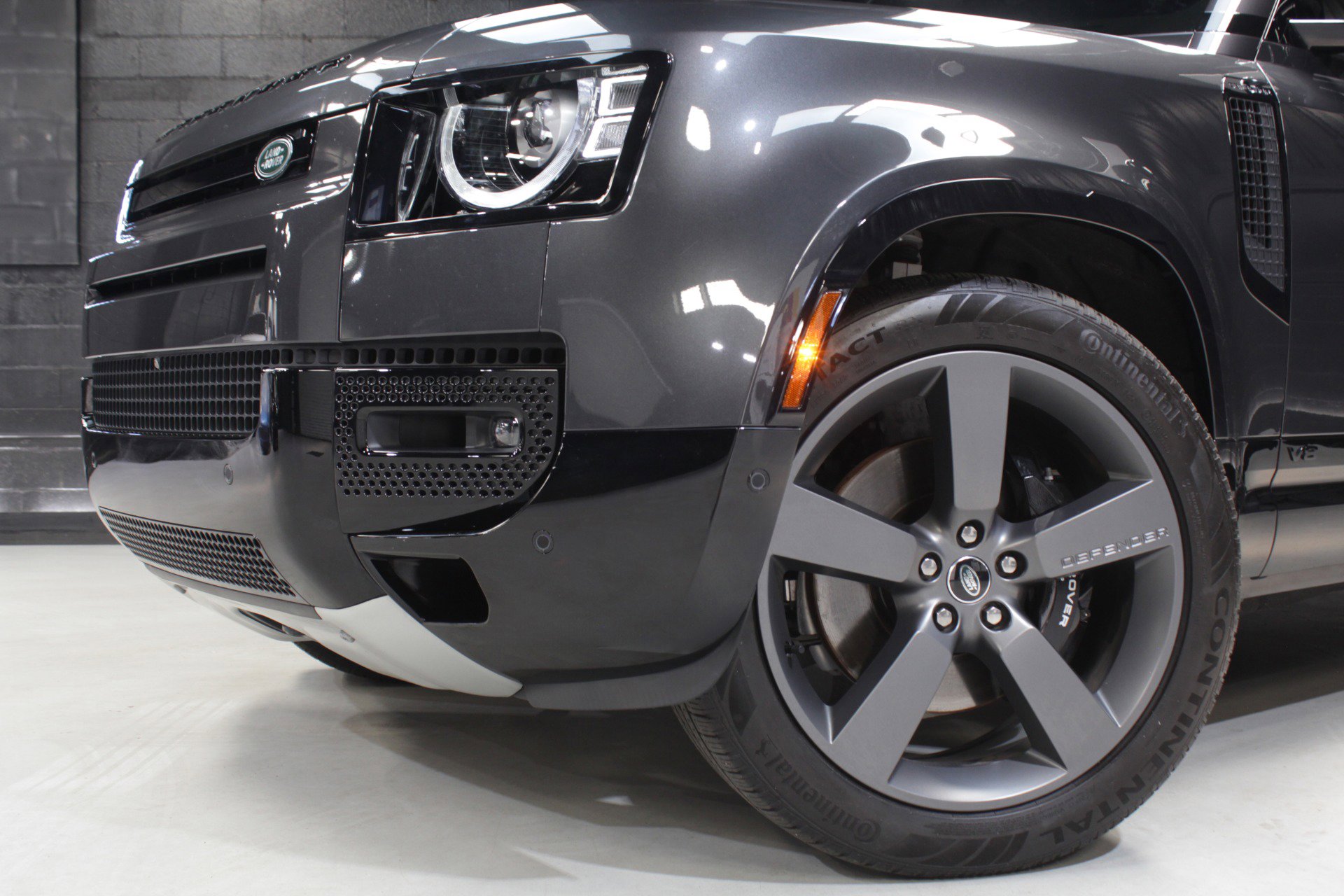 2025 Land Rover Defender 110 V8