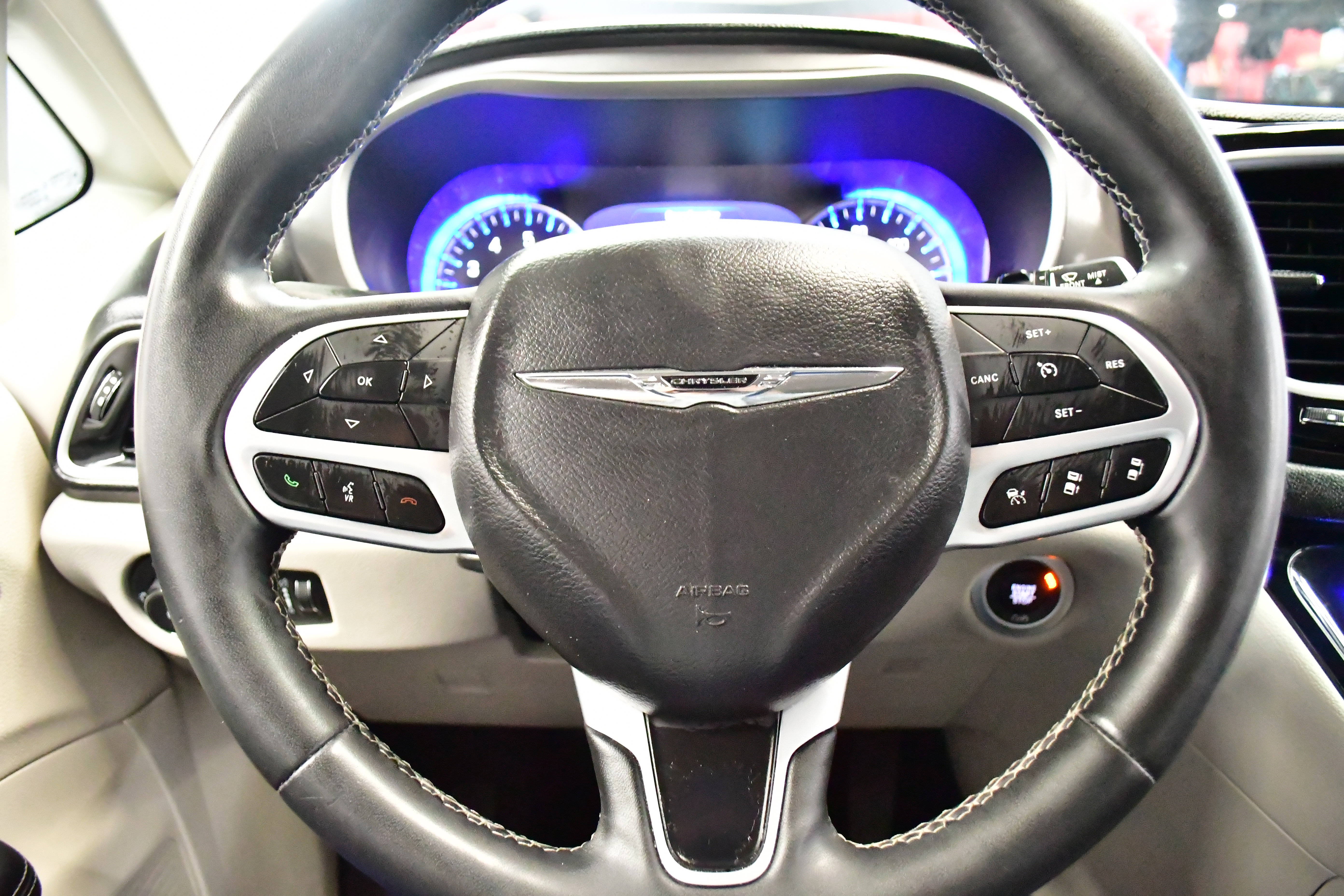 2023 Chrysler Pacifica Touring-L