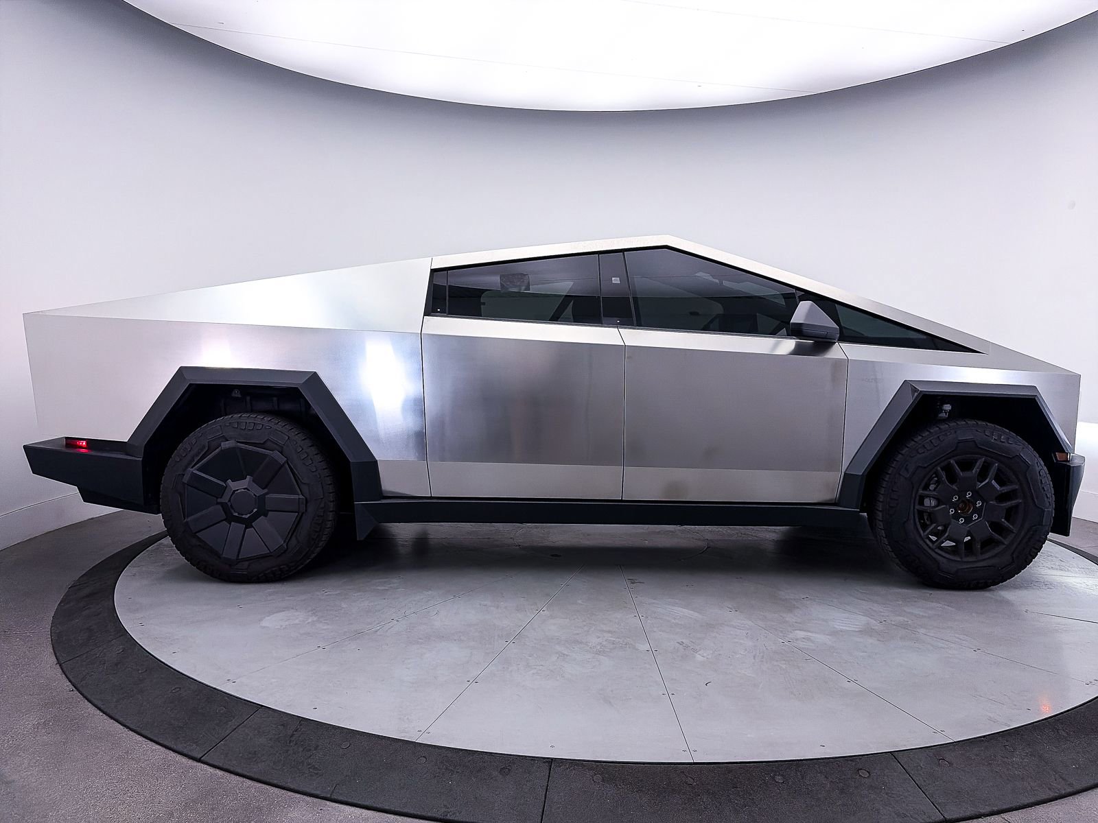 2024 Tesla Cybertruck AWD Crew Cab