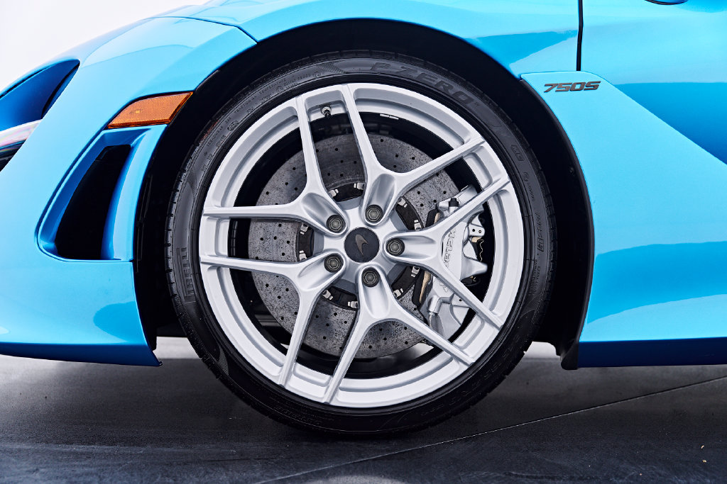 Used 2025 McLaren 750S Spider photo 3