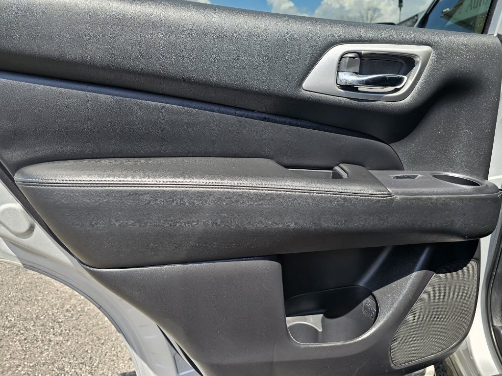 2020 Nissan Pathfinder SV