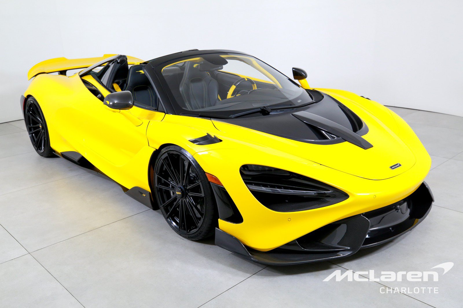 Used 2022 McLaren 765LT photo 4