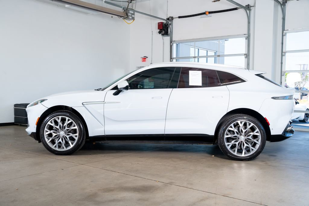 2021 Aston Martin DBX