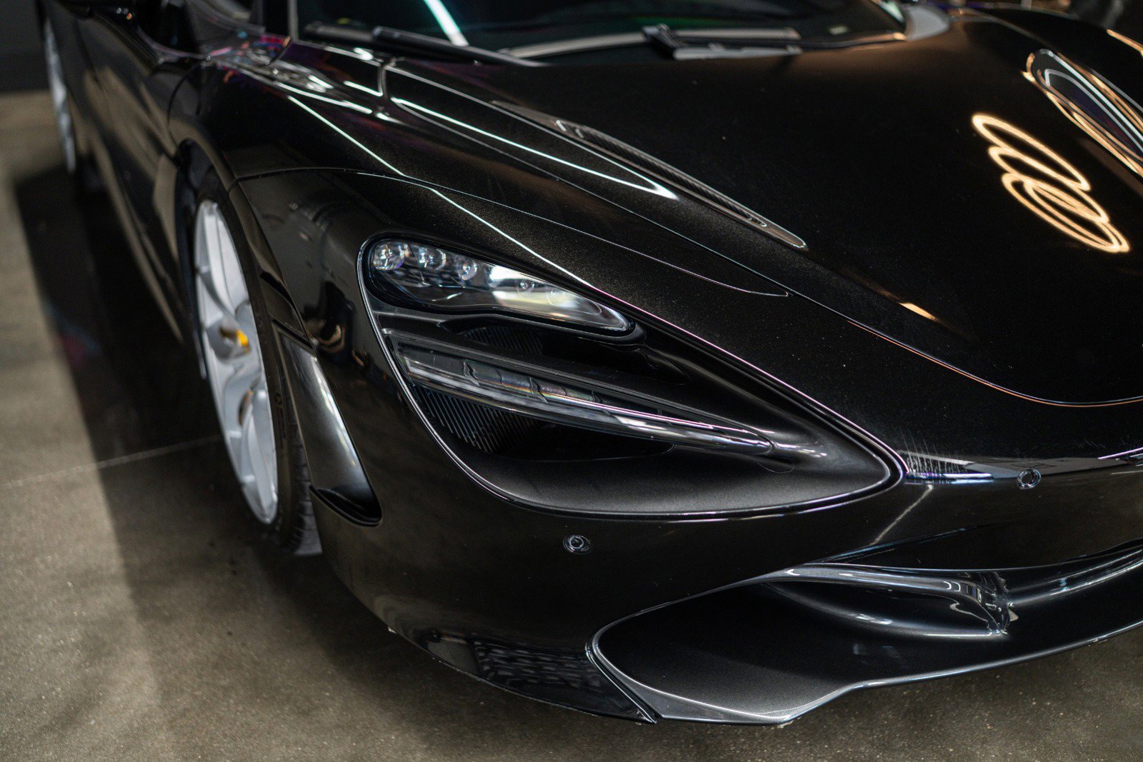 Used 2018 McLaren 720S photo 18