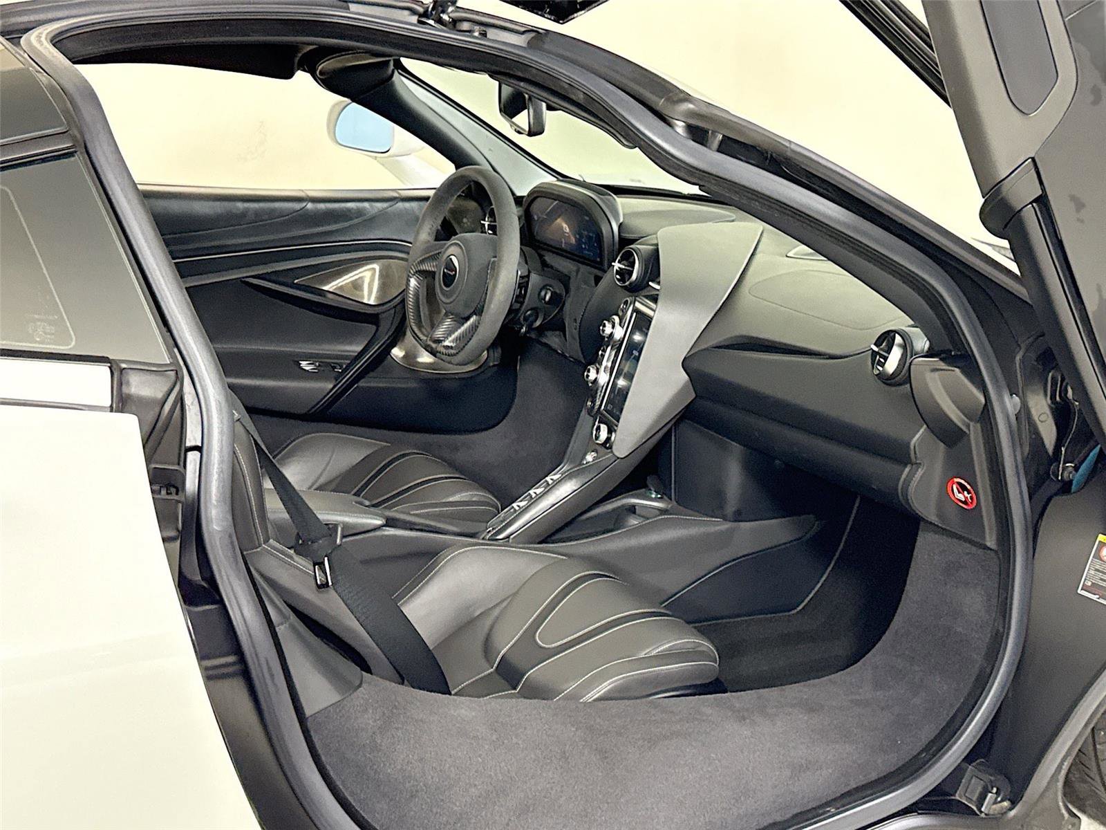 Used 2018 McLaren 720S photo 23