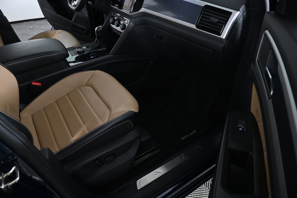 2022 Volkswagen Atlas Cross Sport SEL Premium R-Line