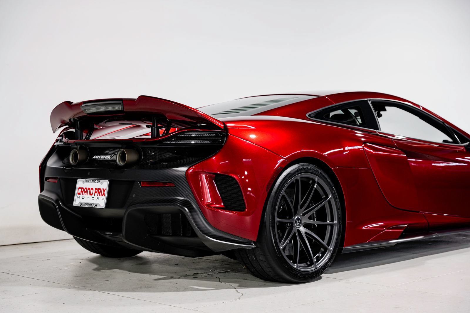 Used 2016 McLaren 675LT Coupe photo 30