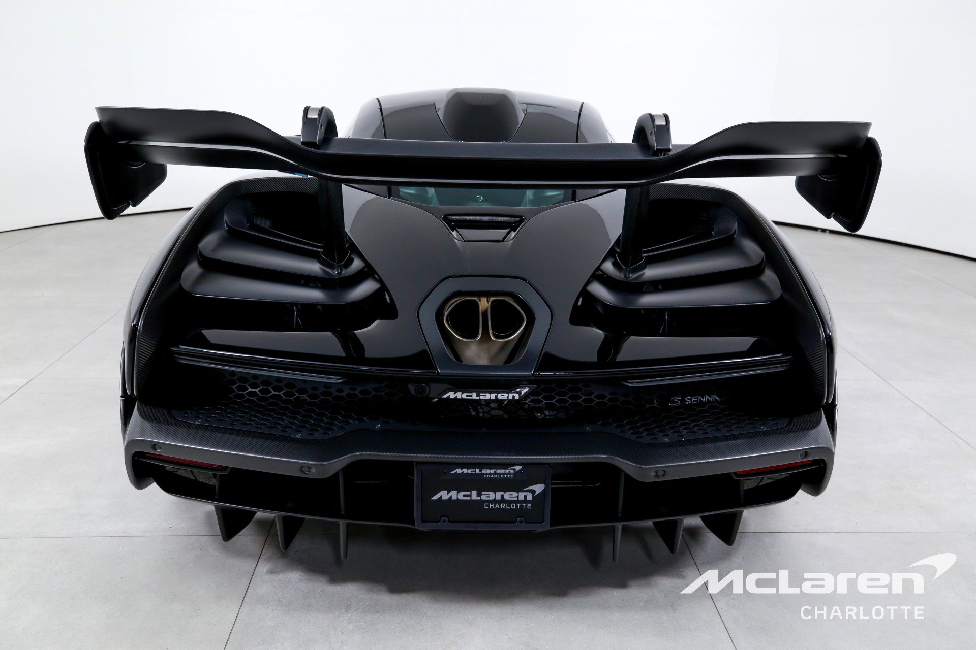 Used 2019 McLaren Senna photo 8