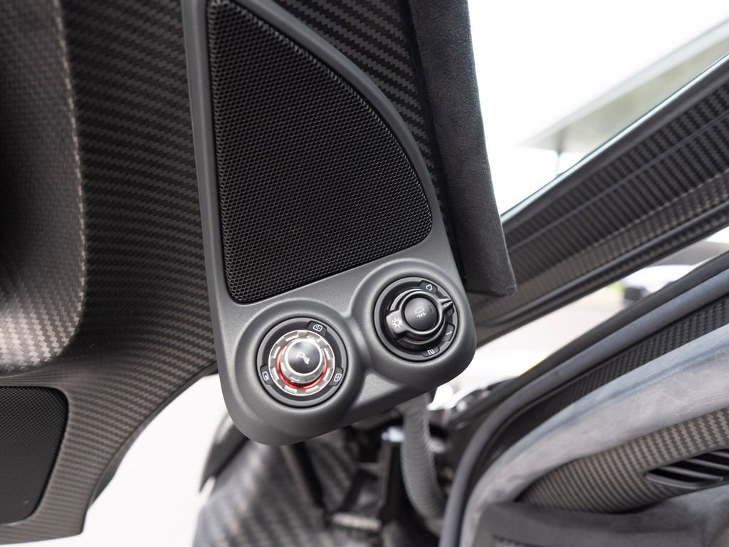 Used 2015 McLaren P1 photo 21