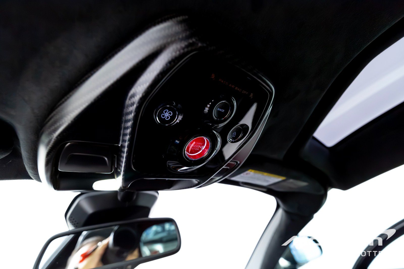 Used 2019 McLaren Senna photo 16